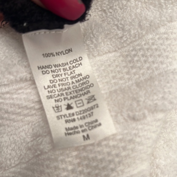 Crop Top Velvet Turtleneck - Picture 3 of 4